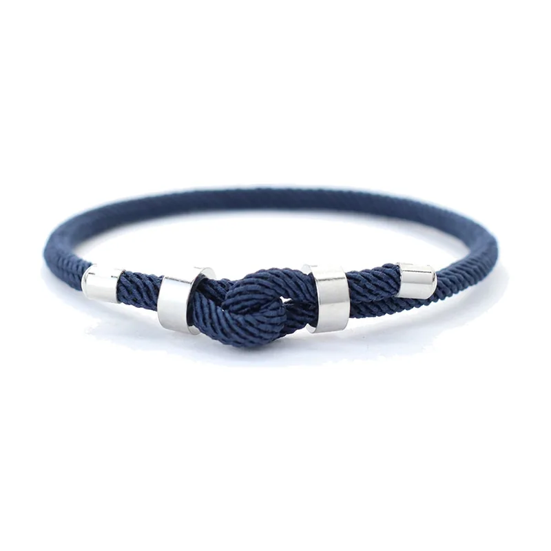 Bracciale Portafortuna con Nodo Rosso e Acciaio Inox
