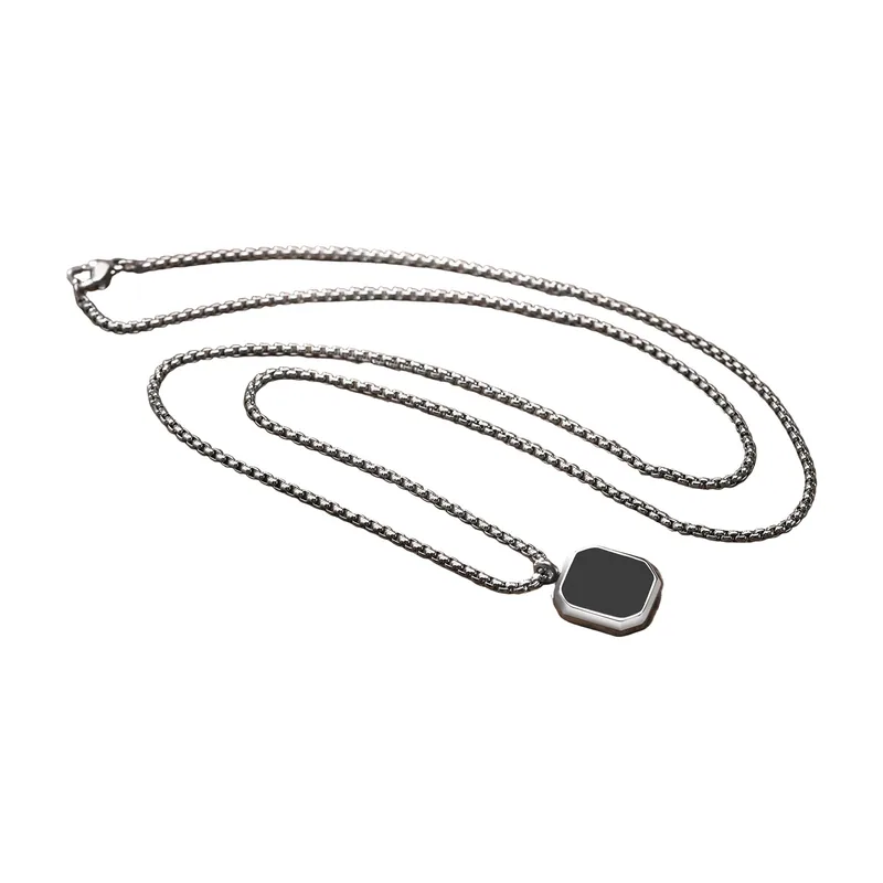 Collana con Pendente Quadrato Geometrico e Intarsio Nero, Acciaio Inossidabile