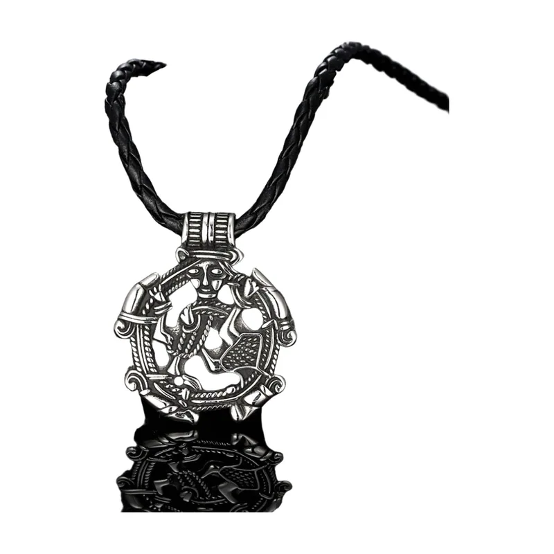 Pendente Loki con Rune e Cordoncino Trecciato, Acciaio Inossidabile
