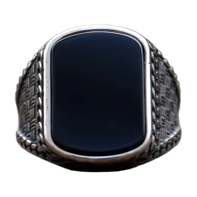 Chevalière Rectangulaire avec Pierre Noire et Totem, Acier Inoxydable