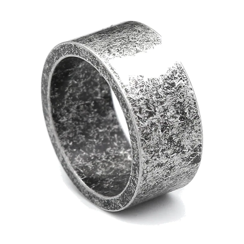 Breiter Herrenring mit Antik-Finish aus Edelstahl