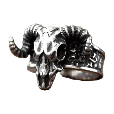 Anillo Gótico de Calavera de Cabra en Acero Inoxidable