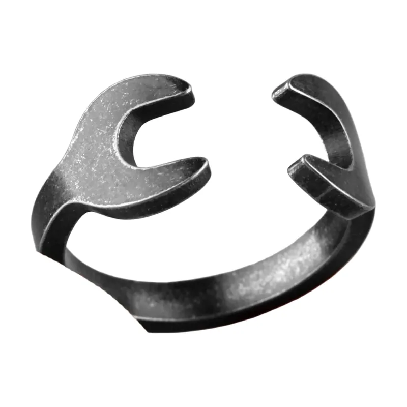Herrenring mit Schragelschlüssel-Motiv, Edelstahl 316L