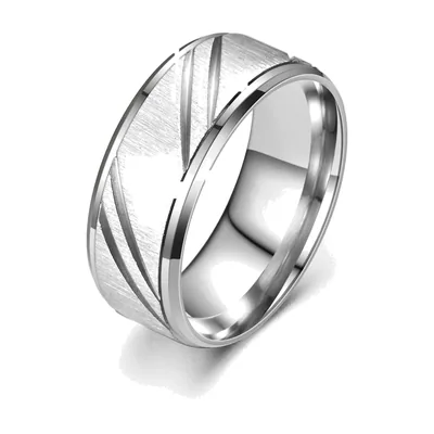 Gebürsteter Edelstahlring mit diagonalem Slash-Design