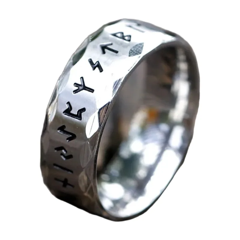 Anillo de Runas de Odín Vikingo con Acabado Martillado, Acero Inoxidable