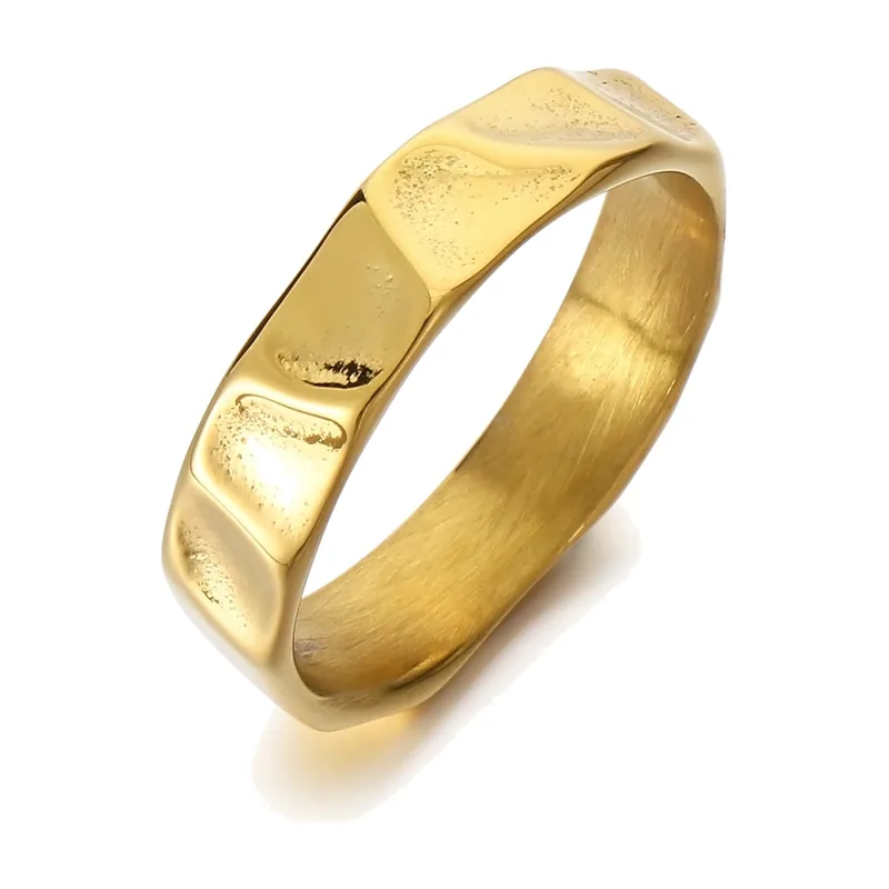Gehämmerter Ring in Gold-Optik, Edelstahl