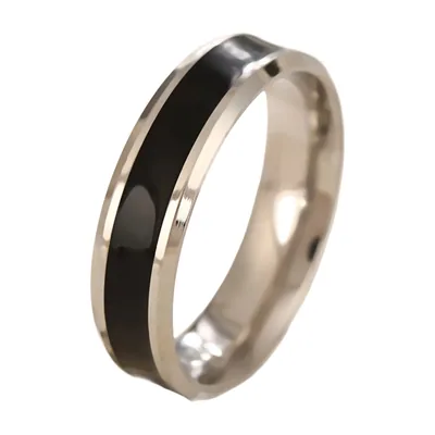 Anillo Minimalista con Incrustación Negra, Acero Inoxidable