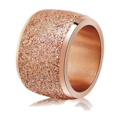 Anillo de Banda Ancha con Acabado Texturizado, Acero Inoxidable
