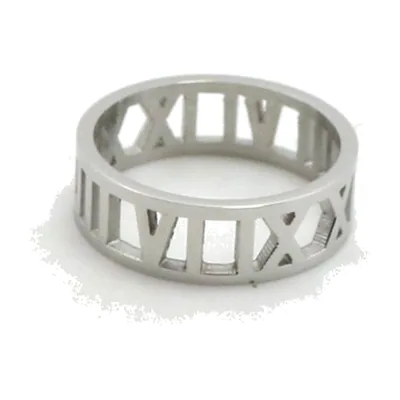 Anillo de banda con números romanos calados, acero inoxidable
